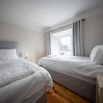 Brand New Townhouse In An Incredible Location Nyaraló *