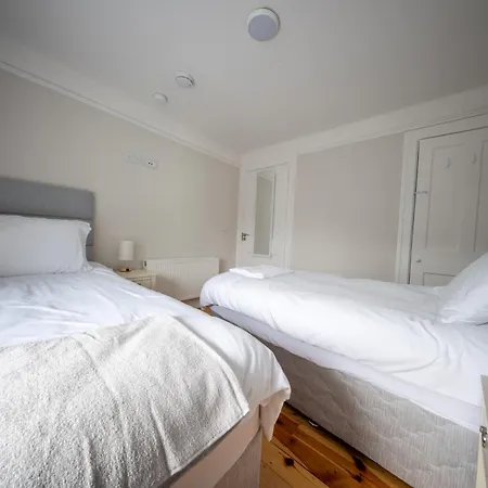 Spacious Townhouse In Perfect For Groups