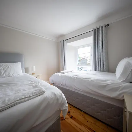 Spacious Townhouse In Perfect For Groups 펜션 *