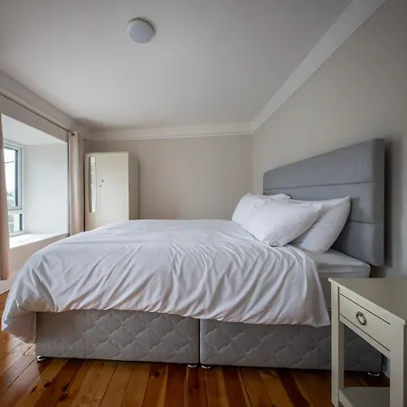 펜션 Spacious Townhouse In Perfect For Groups 킨바라