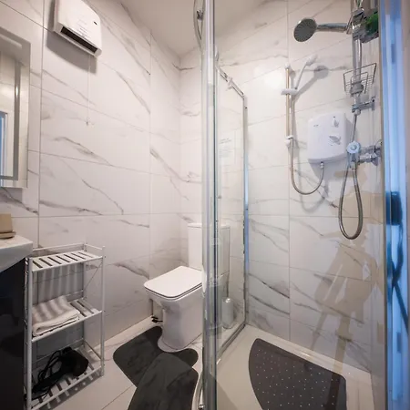 Spacious Townhouse In Perfect For Groups