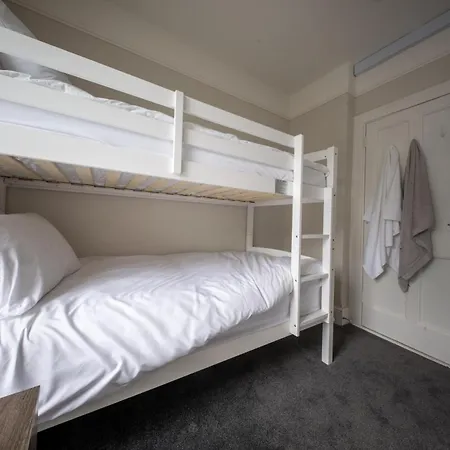 Spacious Townhouse In Perfect For Groups 펜션 킨바라